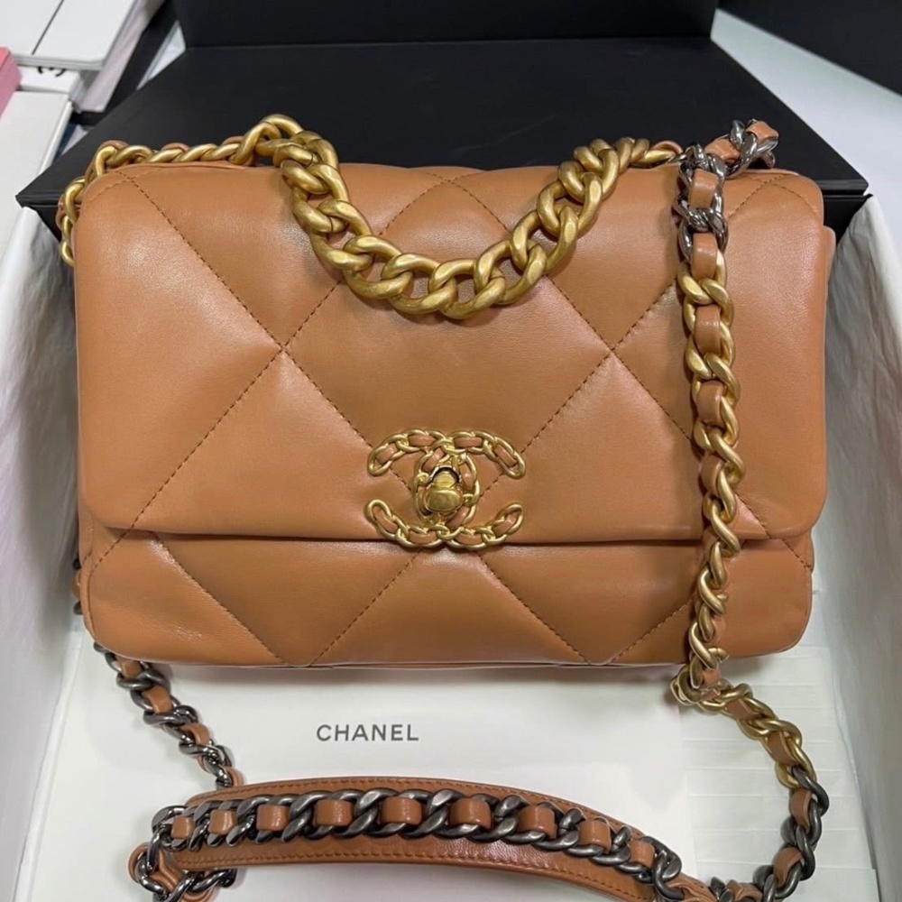 Chanel 19